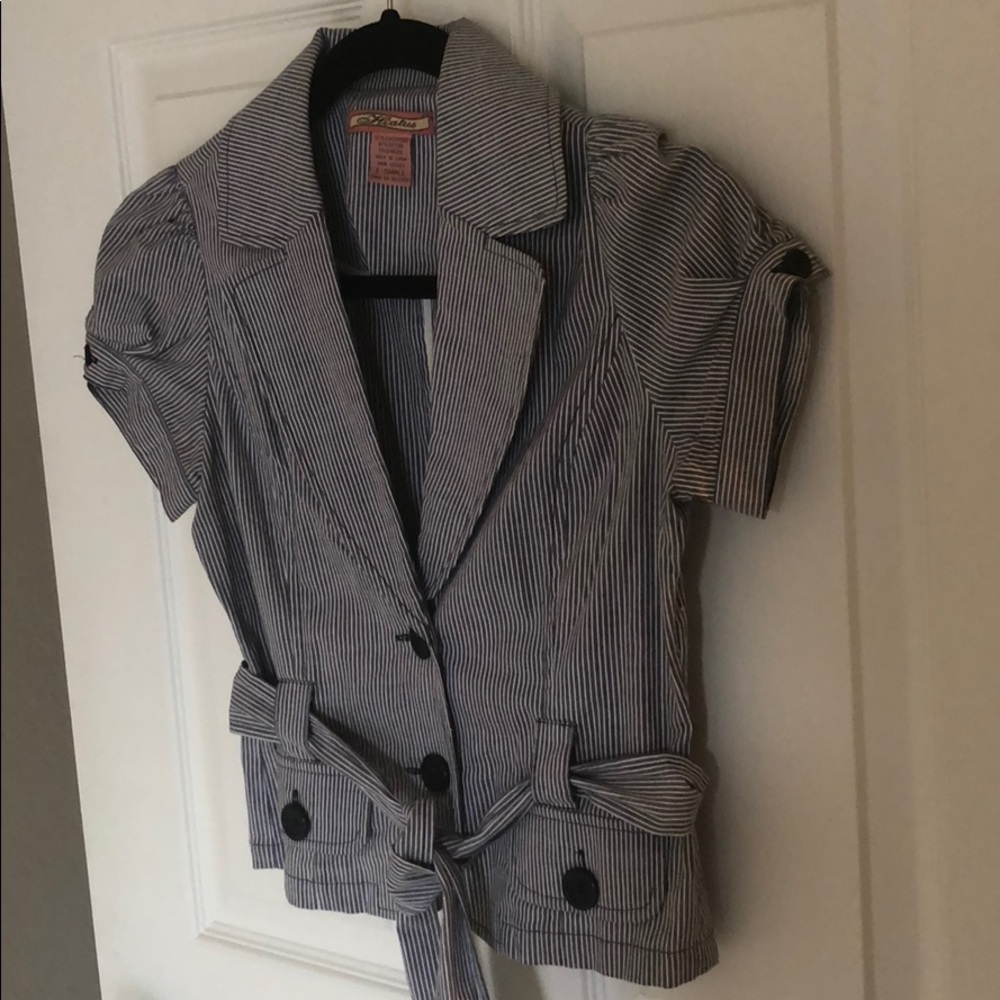 Crop white and blue blazer